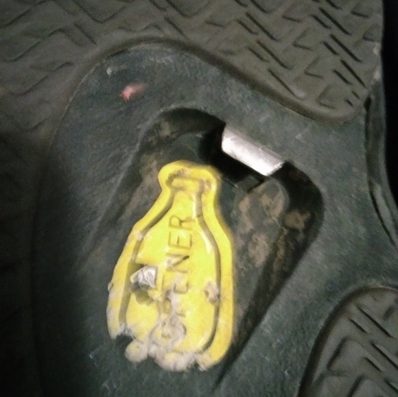 Women size 10 flip flop bottle opener by reef shoes - Picture 6 of 6